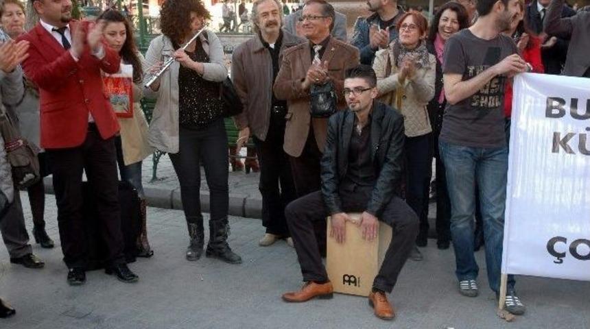 M&uuml;zisyenlerden T&uuml;rk D&uuml;nyası K&uuml;lt&uuml;r Başkenti Ajansı'na Protesto