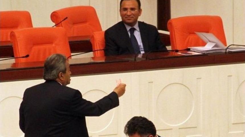Kamer Gen&ccedil; Başkanlık Divanına Para Attı