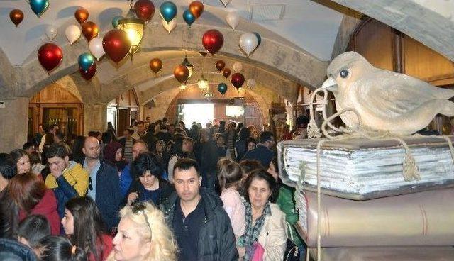 Masal Şatosunu 10 G&uuml;nde 30 Bin Kişi Ziyaret Etti 1