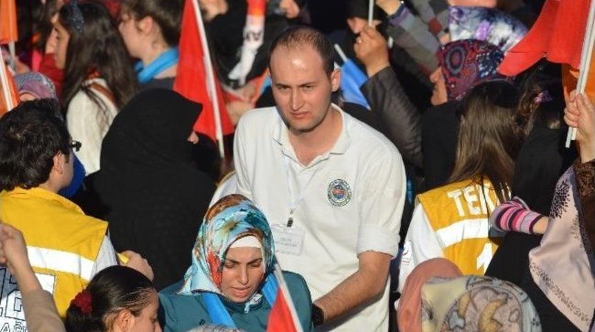 Ak Parti Mitinginde 40 Kadın Fenalaştı