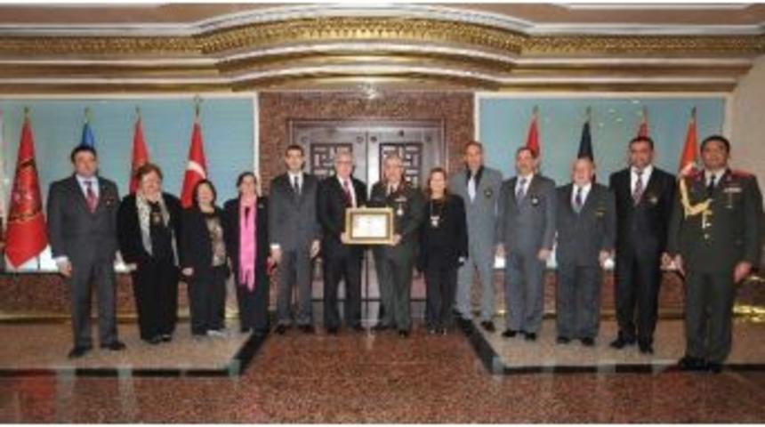 Kktc Şehit Aileleri Ve Mal&uuml;l Gaziler Derneği &Uuml;yeleri Orgeneral G&uuml;ler'i Ziyaret Etti