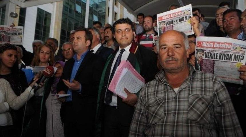 K&ouml;yl&uuml;ler Alkışlar Eşliğinde Adliyeden Ayrıldı