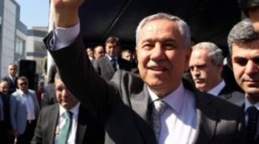 Başbakan Yardımcısı B&uuml;lent Arın&ccedil;: