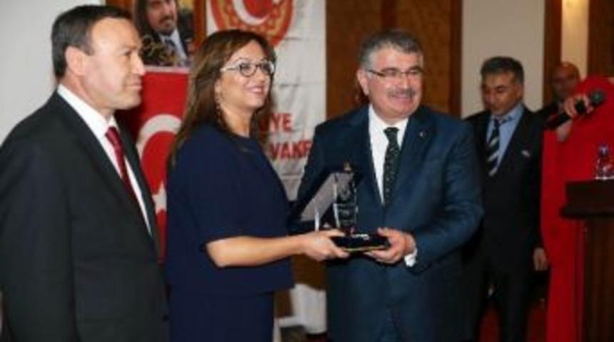 Rekt&ouml;r Kılı&ccedil;&rsquo;a Başarı Ve Hizmet &Ouml;d&uuml;l&uuml;