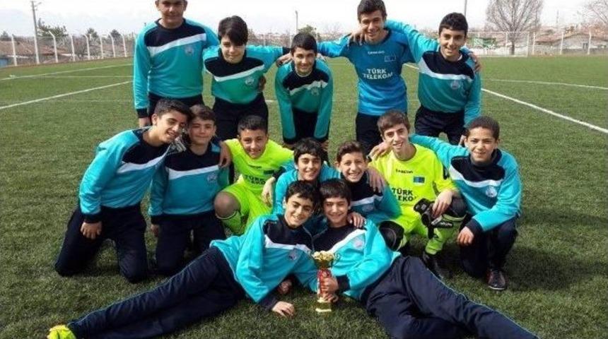 Yıldız Kız Ve Erkekler Futbol M&uuml;sabakaları Tamamlandı