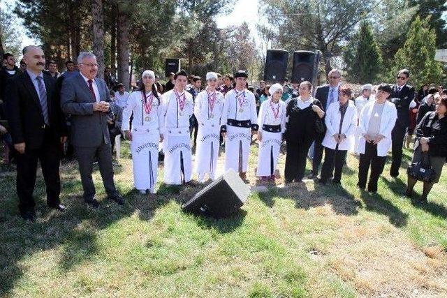 Öğrenciler, Sınav Öncesi Kermesle Stres Attı