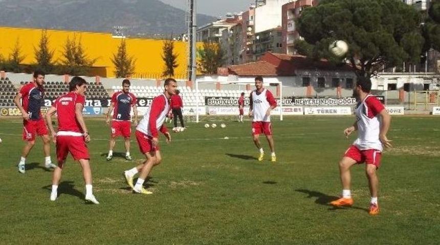 Aydınspor 1923'&uuml;n Saha Krizi &Ccedil;&ouml;z&uuml;ld&uuml;