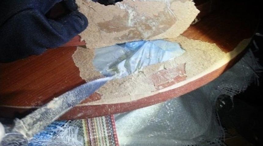 Ahşap Yer Sofrasına Gizlenmiş 18 Kilo Eroin Ele Ge&ccedil;irildi