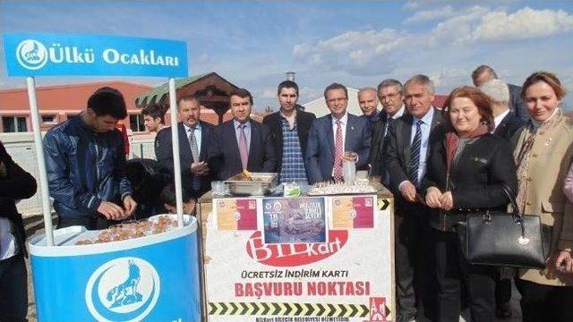 &Uuml;niversiteli &Ouml;ğrenciler Şehitler İ&ccedil;in Lokma Dağıttı 1