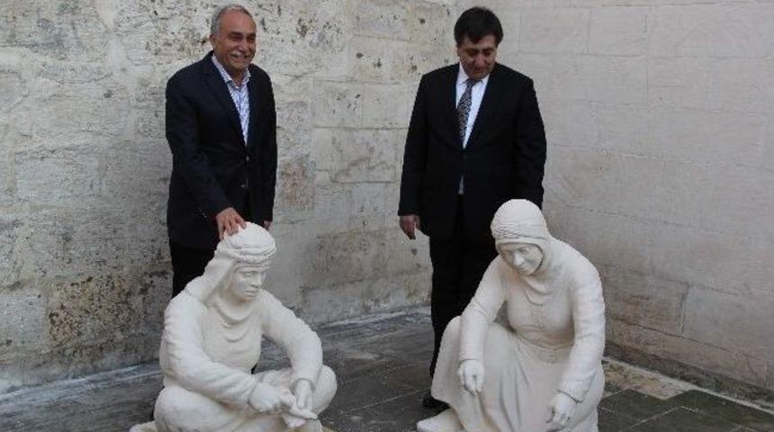 Vali K&uuml;&ccedil;&uuml;k, &Ccedil;alışmalara Hayran Kaldı