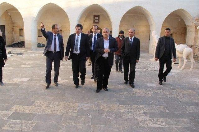 Vali K&uuml;&ccedil;&uuml;k, &Ccedil;alışmalara Hayran Kaldı 2