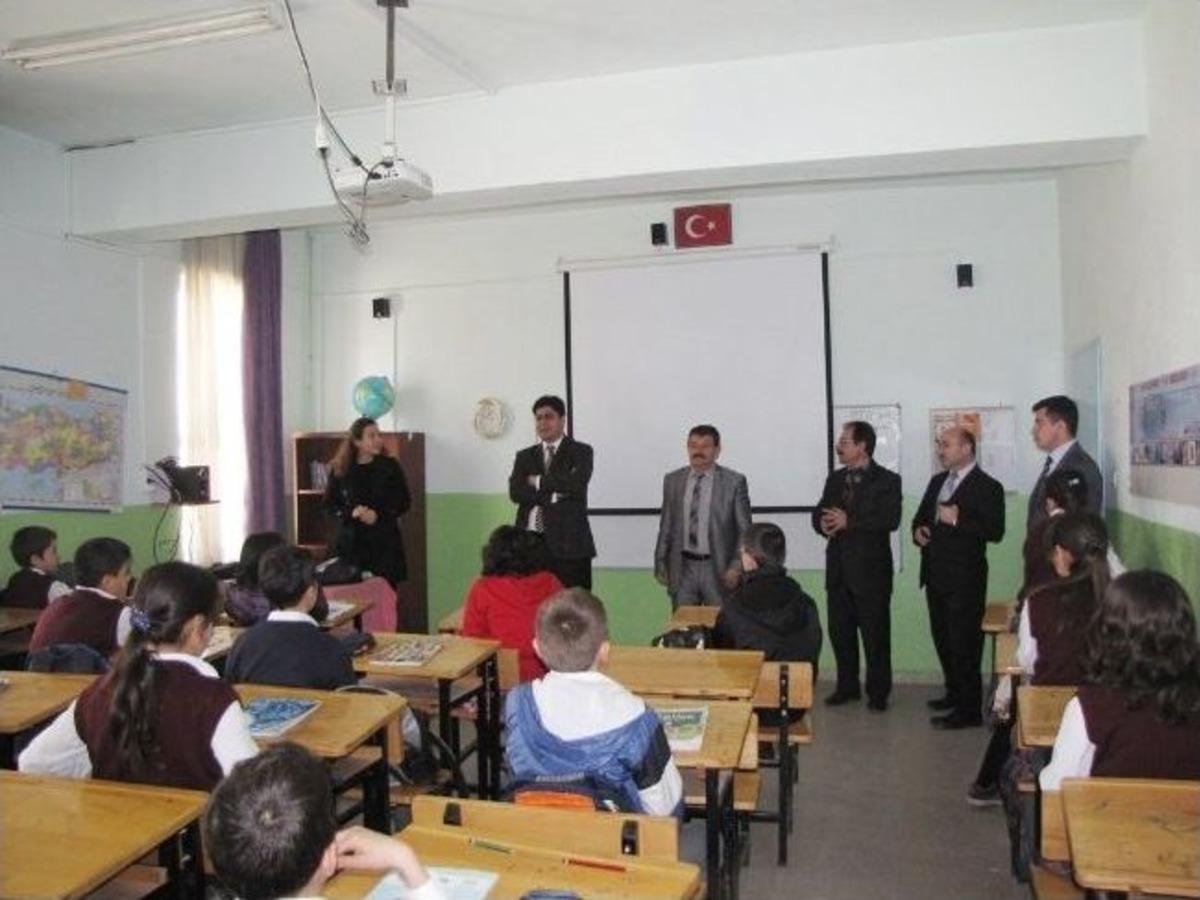 Kaymakam Savran, Cumhuriyet Ortaokulu'nu Ziyaret Etti