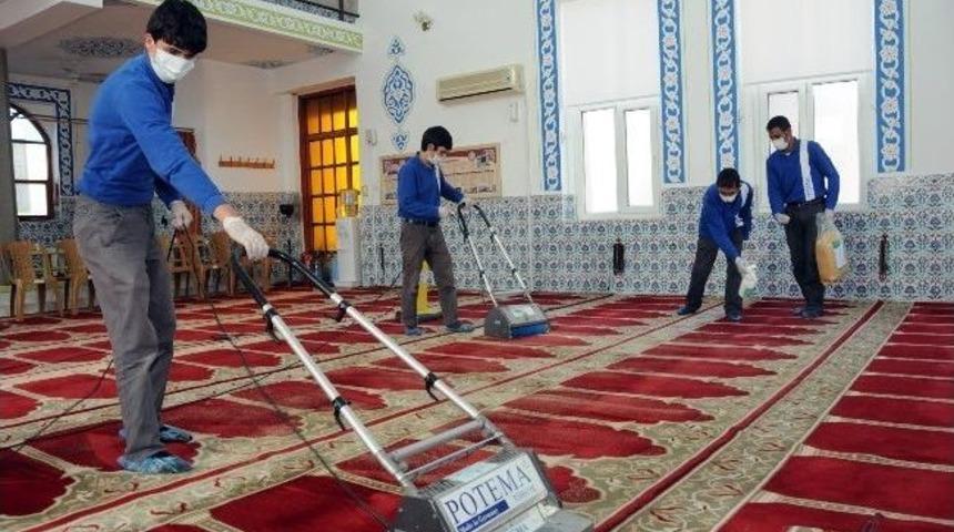B&uuml;y&uuml;kşehir&rsquo;den Camilere &Ouml;zel Temizlik Ekibi