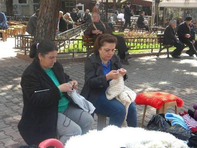 Tekirdağ Kent Konseyi Kadın Kolları Üyeleri El İşi Sergisi Açtı