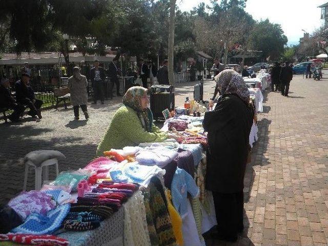 Tekirdağ Kent Konseyi Kadın Kolları Üyeleri El İşi Sergisi Açtı