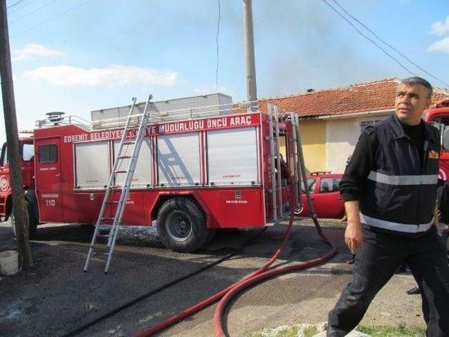 Soba Kovasından Çıkan Kıvılcım Öğretmenin Evini Yaktı