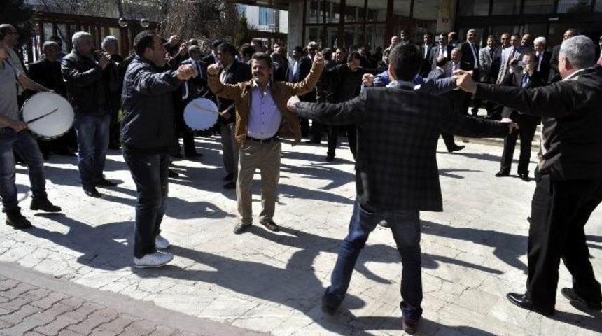 İş&ccedil;ilerden Halaylı Toplu İş S&ouml;zleşmesi Sevinci