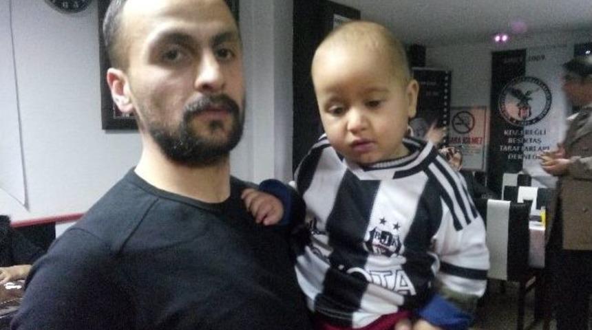 Beşiktaş&rsquo;ın 111. Yaşg&uuml;n&uuml; Pastasını Beşiktaş İsimli &Ccedil;ocuk Kesti