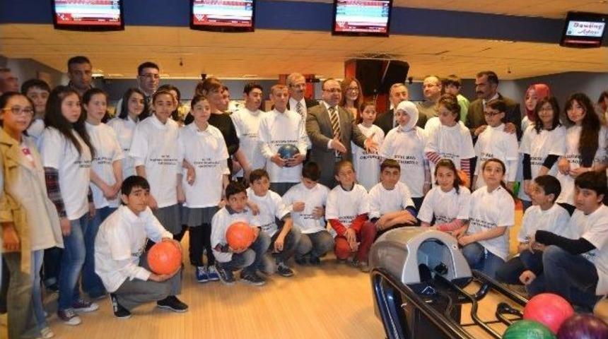 Forum Kayseri'den &Ouml;ğrencilere Bowling Turnuvası