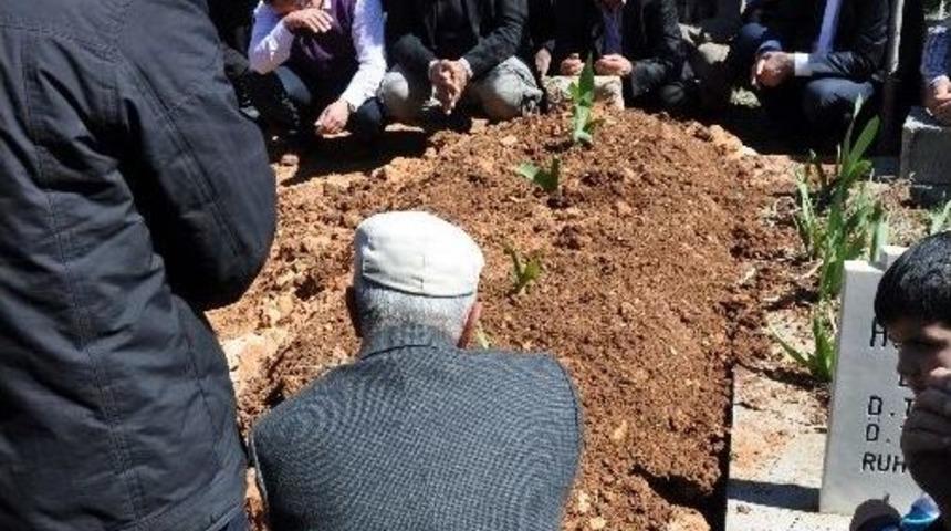 Kars&rsquo;ta &Ouml;ld&uuml;r&uuml;len T&uuml;ik Şube M&uuml;d&uuml;r&uuml;, Midyat&rsquo;ta Toprağa Verildi