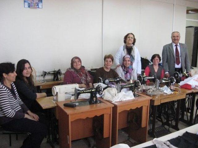 Burhaniye’de Kurslar Kadınlara Altın Bilezik Oldu 1