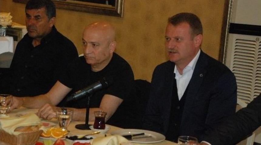 Daniş, Futbolcularla Bir Araya Geldi