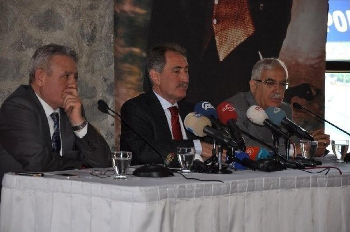 Ak Parti Eski Milletvekillerine Protesto Şoku