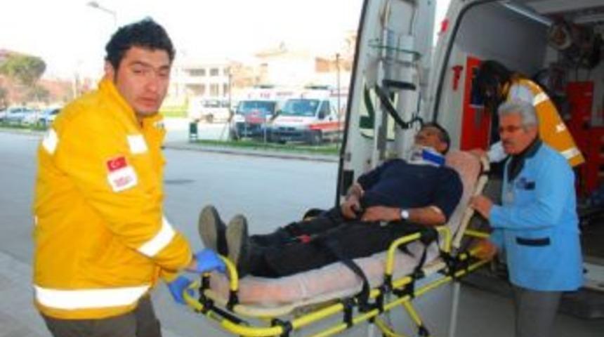 Osmancık&rsquo;ta Otomobil &Ouml;n&uuml;ndeki Kamyonete Arkadan &Ccedil;arpınca