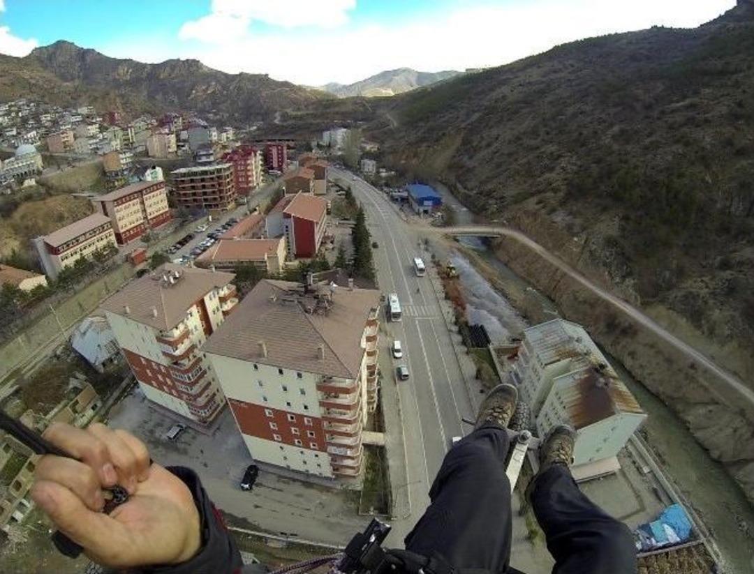 G&uuml;m&uuml;şhane&rsquo;de Karayoluna Paramotor İndi