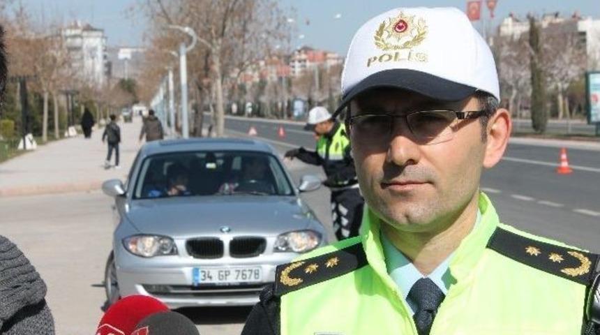 Elazığ&rsquo;da Polis, S&uuml;r&uuml;c&uuml;leri Hız Ve Emniyet Kemeri Konusunda Uyardı