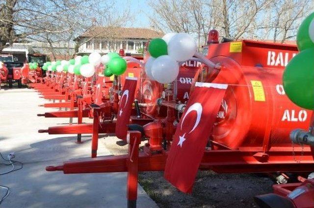 Balıkesir'de Köylere 50 Su Tankeri Dağıtıldı