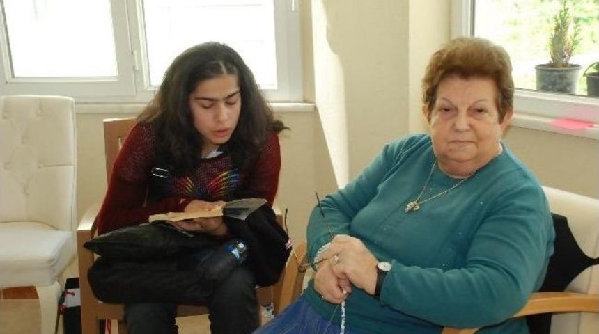 Didim Kız Meslek Lisesi'nden Yaşlılara Okuma Etkinliği