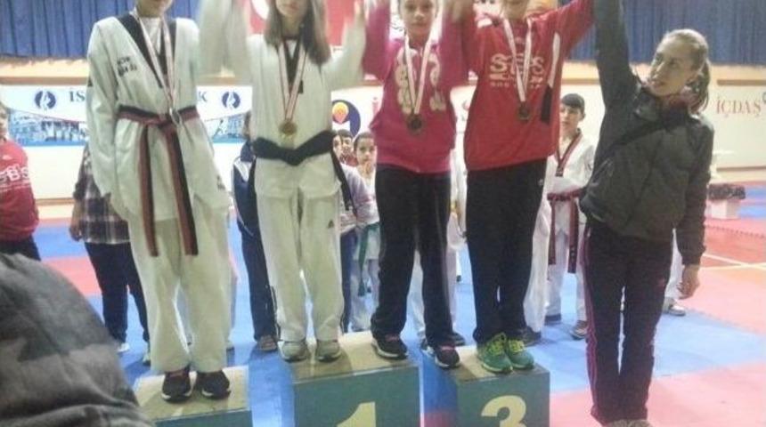 Burhaniyeli Tekvandocular &Ccedil;anakkale&rsquo;de