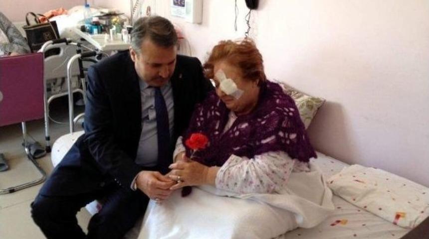 Yunusemre Adayı &Ccedil;er&ccedil;i&rsquo;den Hasta Ziyaretleri