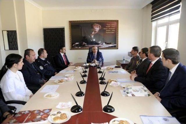 Vali Nayir, S&ouml;ğ&uuml;t Ve İnhisar İl&ccedil;elerini Ziyaret Etti 1