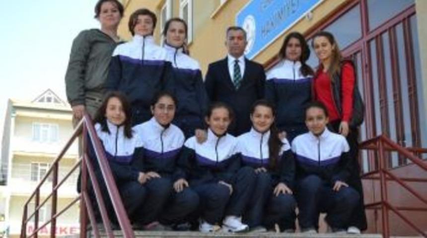 Kız Futsal Takımı T&uuml;rkiye Yarı Finallerine Gidiyor