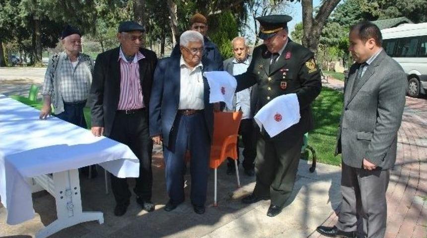 Jandarmadan Huzurevi Sakinlerine Ziyaret