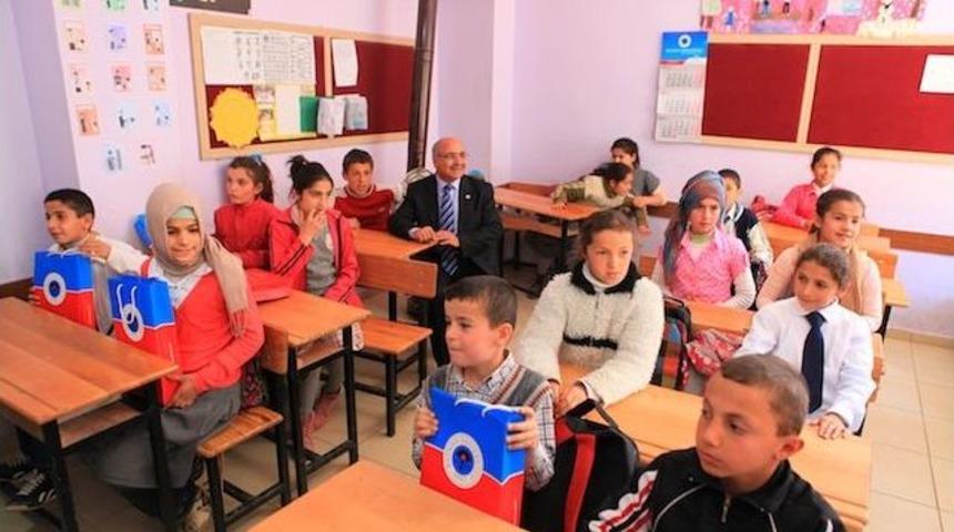 Batman &Uuml;niversitesi&rsquo;nden Sason Kınalı K&ouml;y&uuml;ne K&uuml;t&uuml;phane Desteği