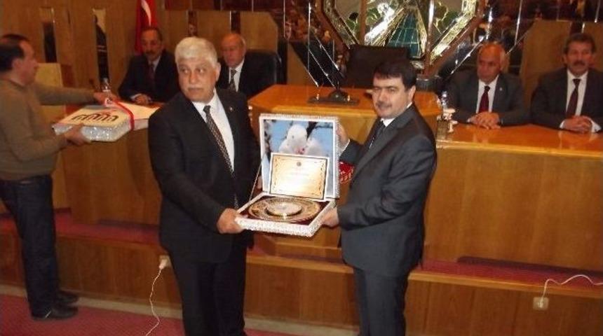 İl Genel Meclisi &Uuml;yelerine Plaket Verildi