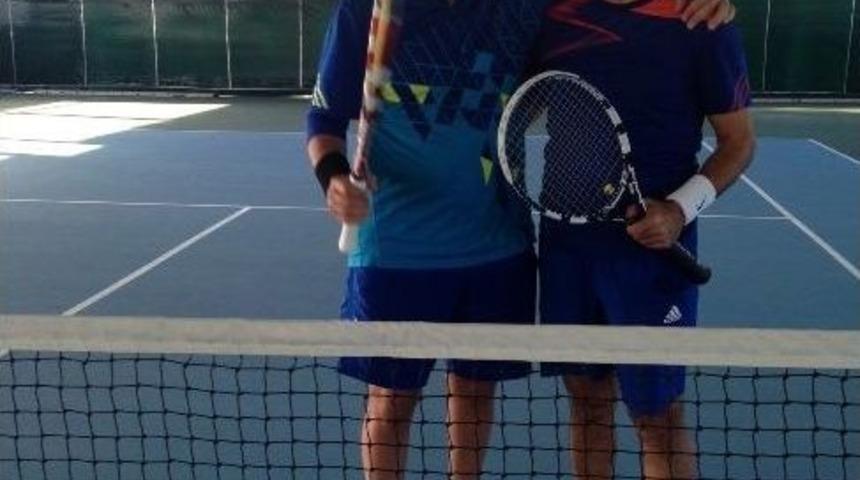 Veliler Arası Tenis Turnuvası Şampiyonu Sedat G&ouml;ne Oldu