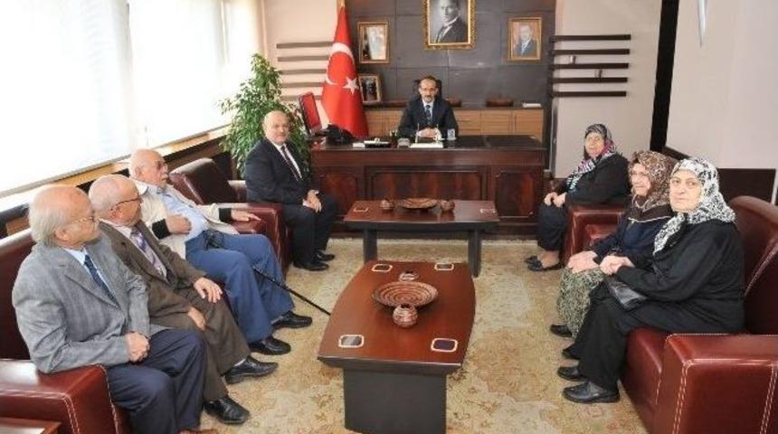 Uşak Huzurevi Sakinlerinden Anlamlı Ziyaret