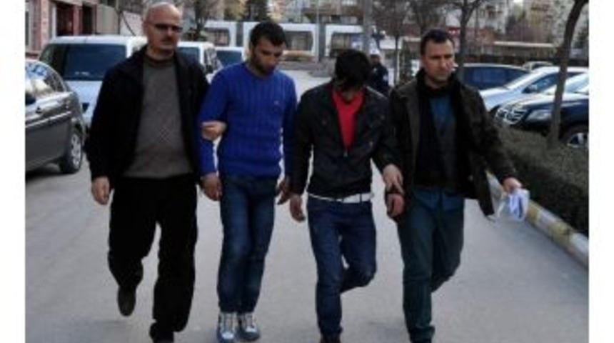 Telefon Hırsızları Su&ccedil;&uuml;st&uuml; Yakalandı