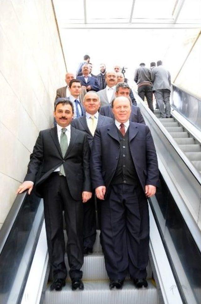 Tarihi Camilere Asans&ouml;r Ve Y&uuml;r&uuml;yen Merdiven 2