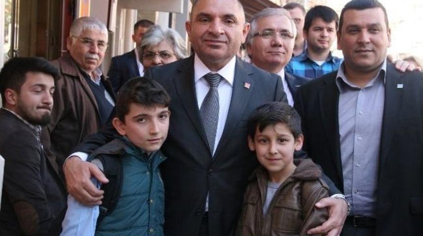 Tahsin Tarhan İzmit'te Esnafları Ziyaret Etti