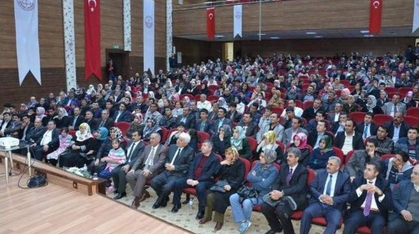 &Ouml;ğrenci Başarısındaki Ailenin Rol&uuml;