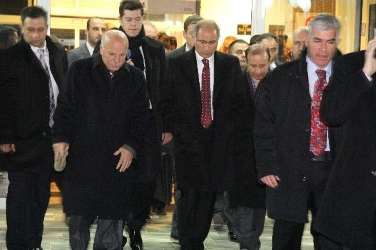 Bakan Ala: &ldquo; Saldırganlardan 2&rsquo;si Yaralı Yakalandı Ka&ccedil;an 1&rsquo;inide Yakalamaya &Ccedil;alışıyoruz. Uyrukları Tabi Batı &Uuml;lkelerden Ama Kendi &Uuml;lkeleriyle Teyit Halindeyiz&rdquo;