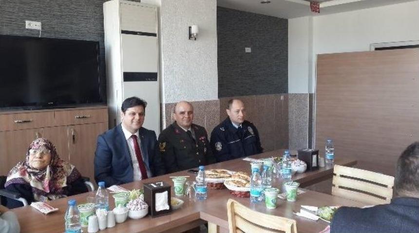 Kaymakam &Ouml;zt&uuml;rk, Şehit Aileleri Ve Gazilerle Buluştu