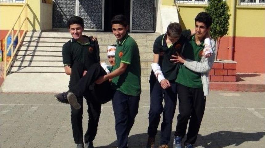 Lisedeki Deprem Ve Yangın Tatbikatı Ger&ccedil;eğini Aratmadı