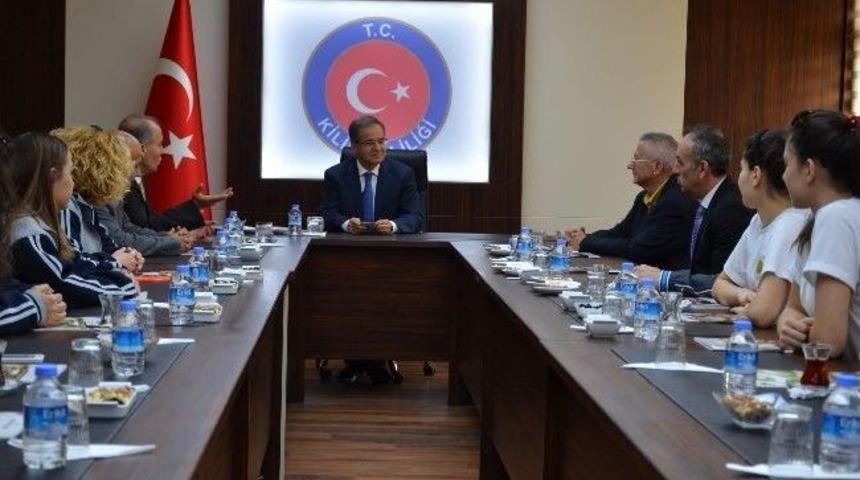 İstanbul &Uuml;niversitesi &Ouml;ğrencilerinden Vali Tapsız&rsquo;a Ziyaret