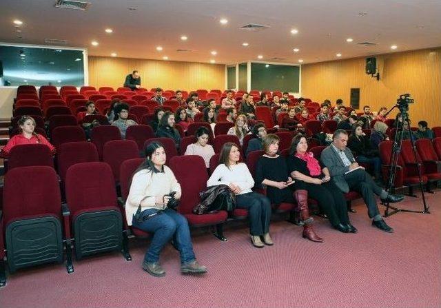 İletişim Seminerinde "kadının Melodram Hali" Sunumu 1
